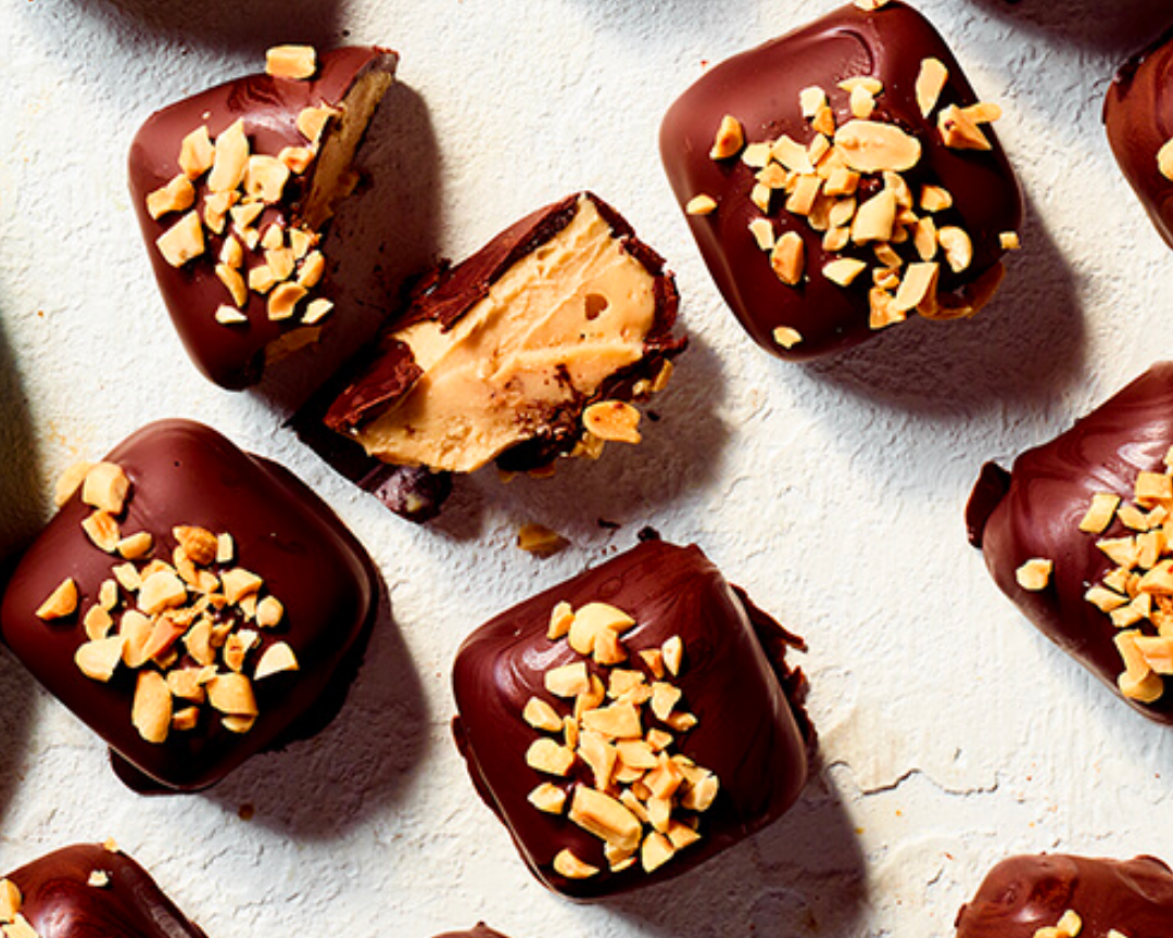 Raw Snickers Bar When I was a busy Sydney-sider heavily caught up in the rat race, I found solace in knowing I could come home from a stupidly busy day to @deliciouslyella - a charismatic English food blogger who had an extensive away of healthy, yet sati